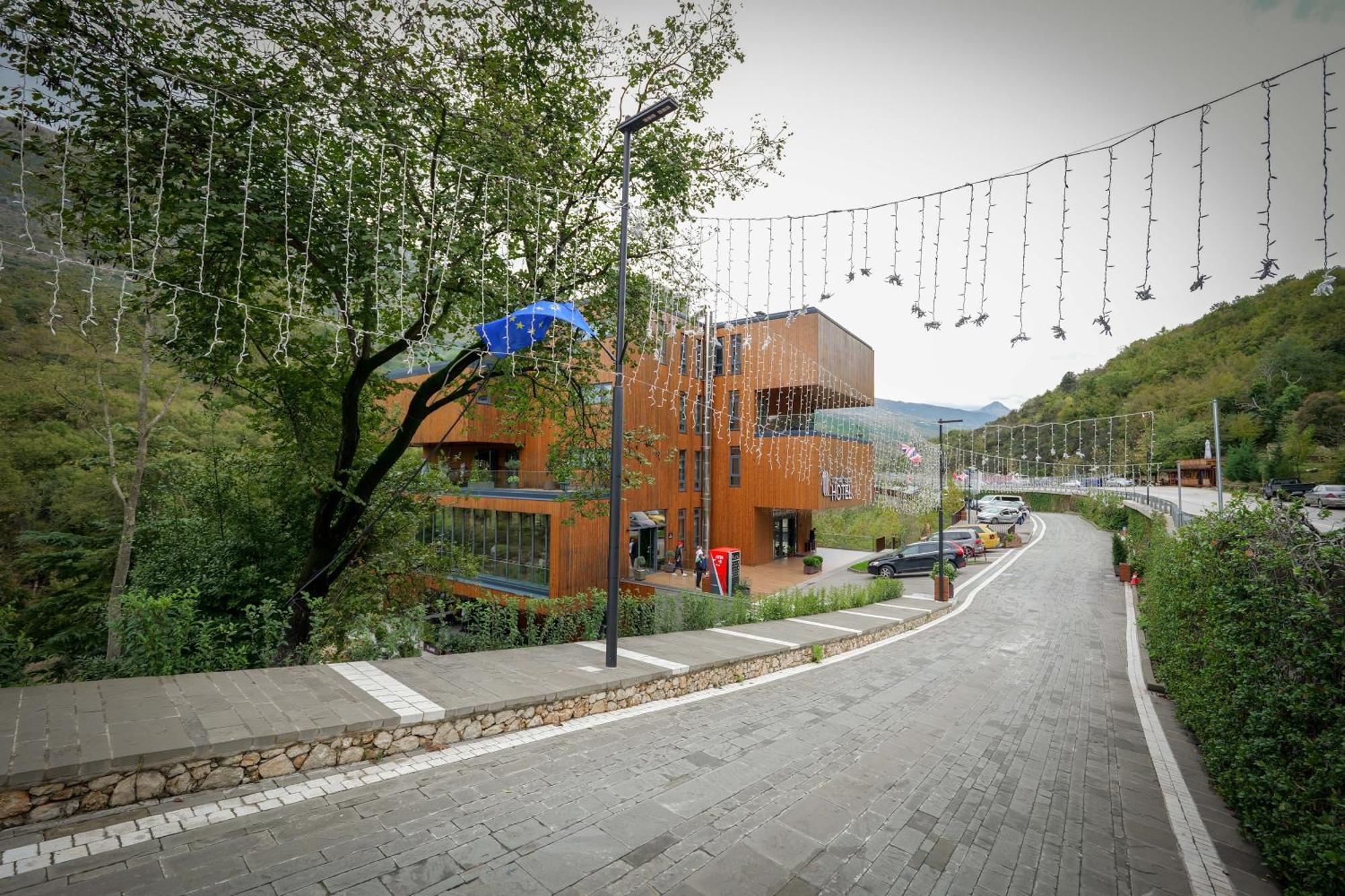 Hotel Uji Ftohte Tepelene Esterno foto