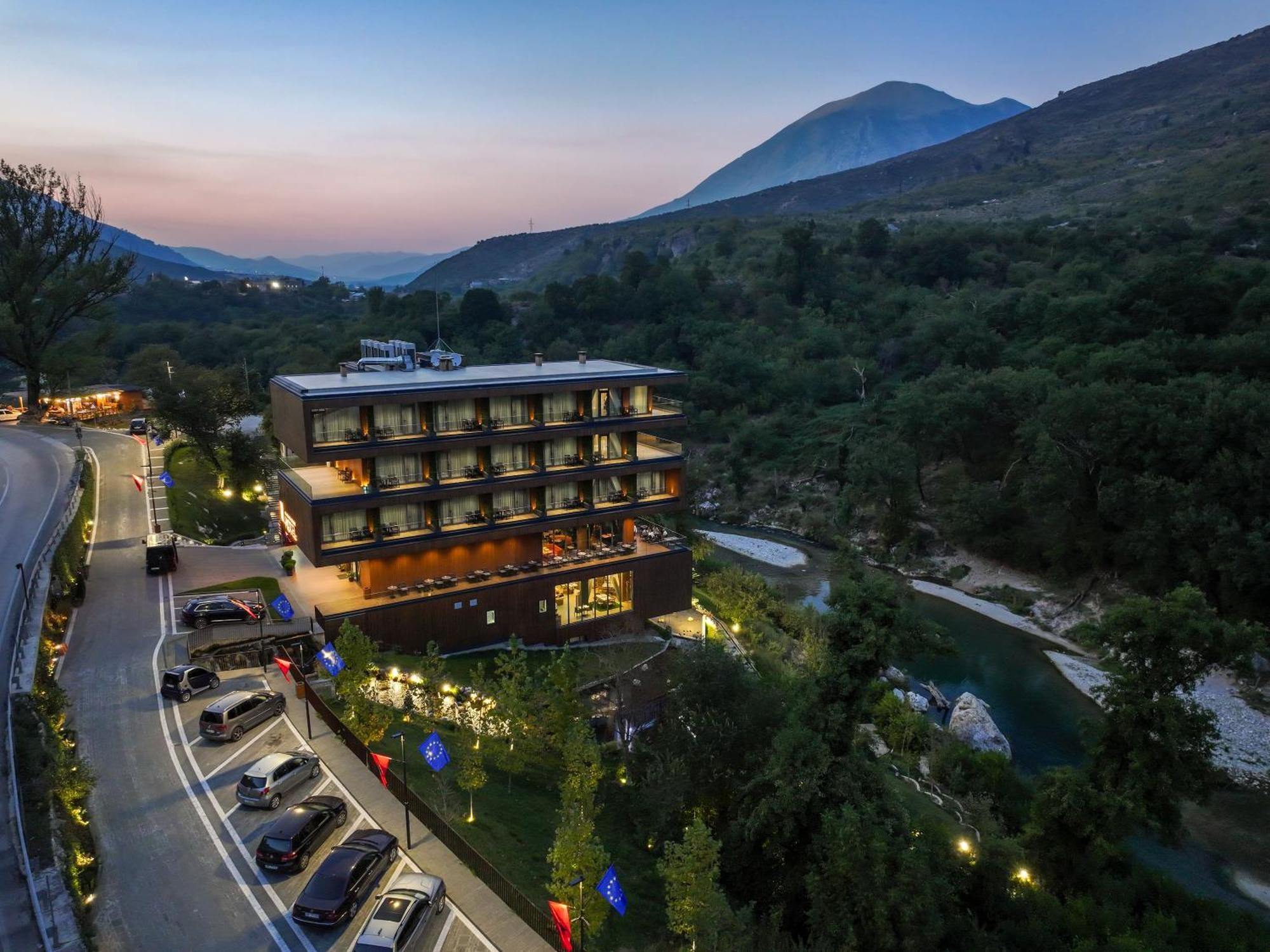 Hotel Uji Ftohte Tepelene Esterno foto