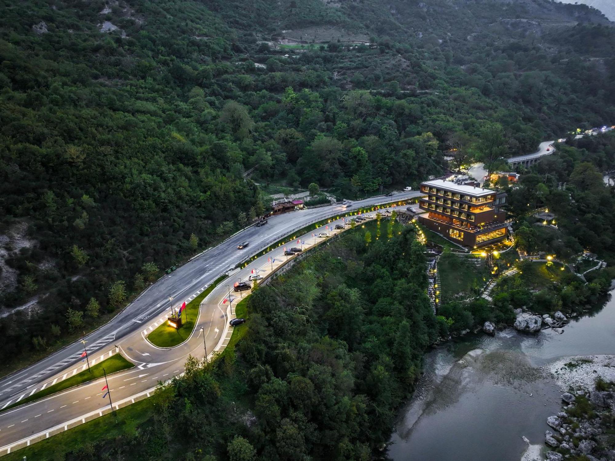 Hotel Uji Ftohte Tepelene Esterno foto